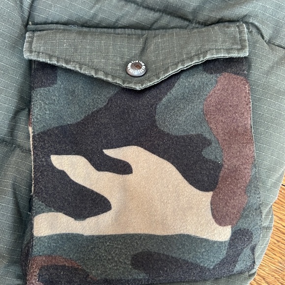 AKOO army green Vest Puffer Jacket camp Print Pockets. Men’s. Size 3XL - Picture 3 of 14